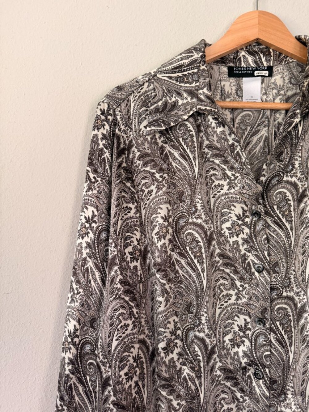 Jones New York 100% Silk Paisley Blouse — Sz 10, Pleated Back - Picture 3 of 4